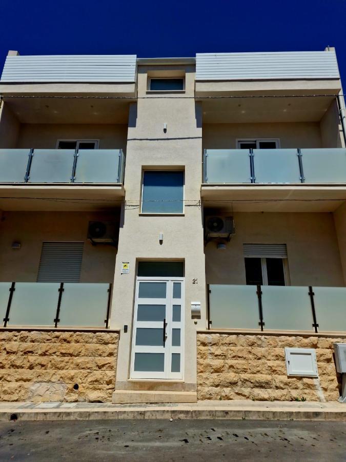 Beach Apartments Marina Di Ragusa Luaran gambar